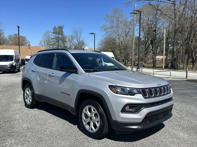 2025 Jeep Compass COMPASS LATITUDE 4X4
