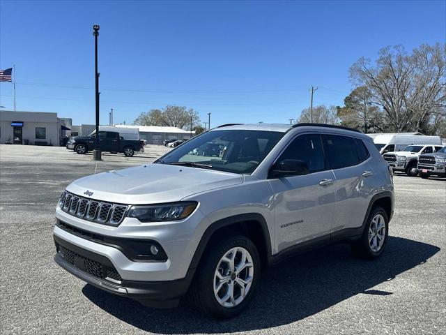 2025 Jeep Compass COMPASS LATITUDE 4X4