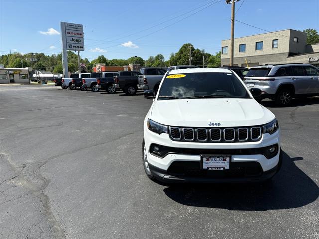 2025 Jeep Compass COMPASS LATITUDE 4X4