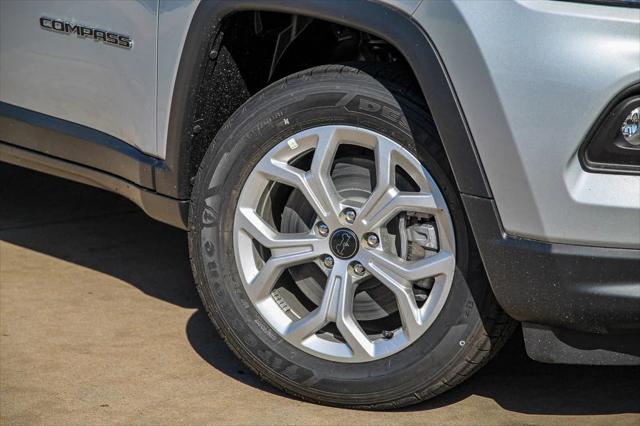 2025 Jeep Compass COMPASS LATITUDE 4X4