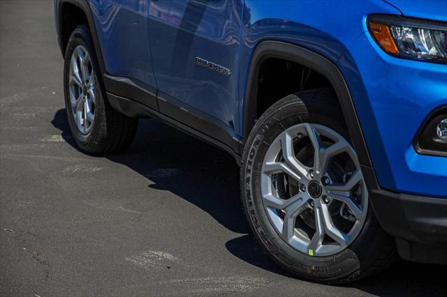 2025 Jeep Compass COMPASS LATITUDE 4X4