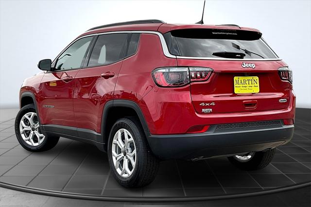 2025 Jeep Compass COMPASS LATITUDE 4X4
