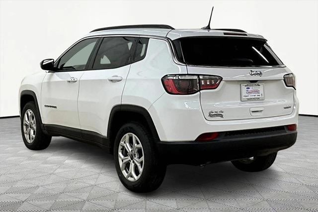 2025 Jeep Compass COMPASS LATITUDE 4X4