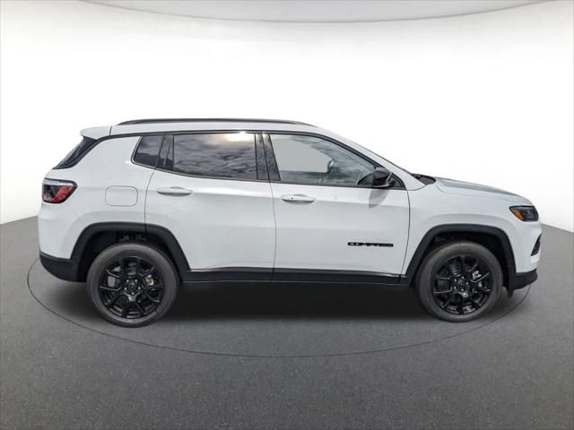 2025 Jeep Compass COMPASS LATITUDE 4X4