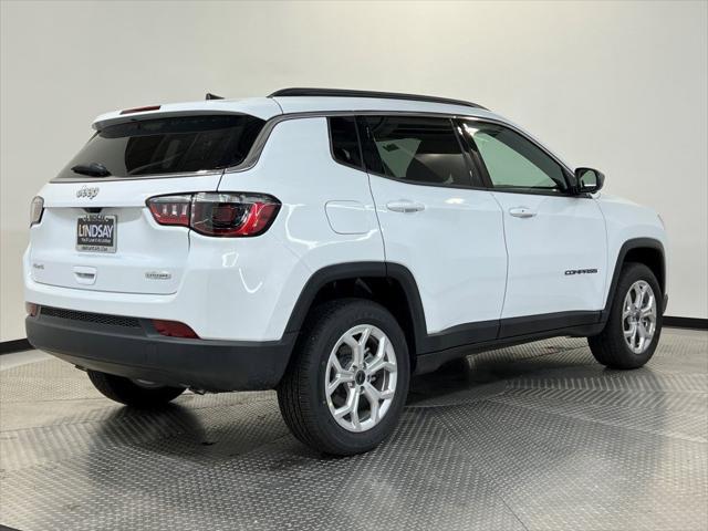 2025 Jeep Compass COMPASS LATITUDE 4X4