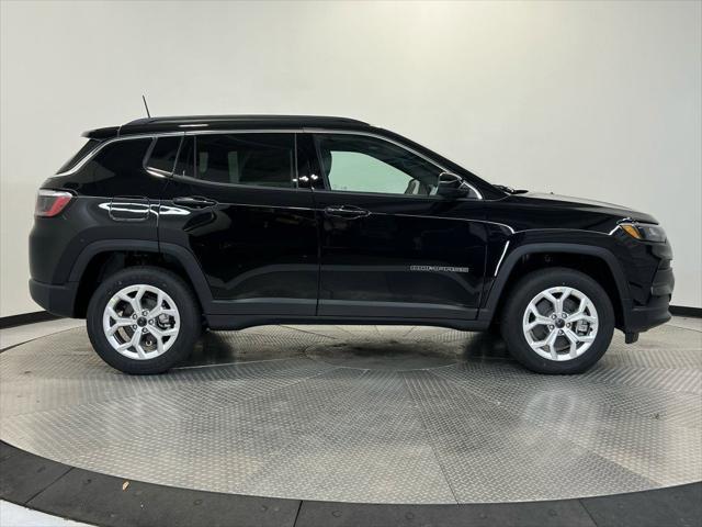 2025 Jeep Compass COMPASS LATITUDE 4X4