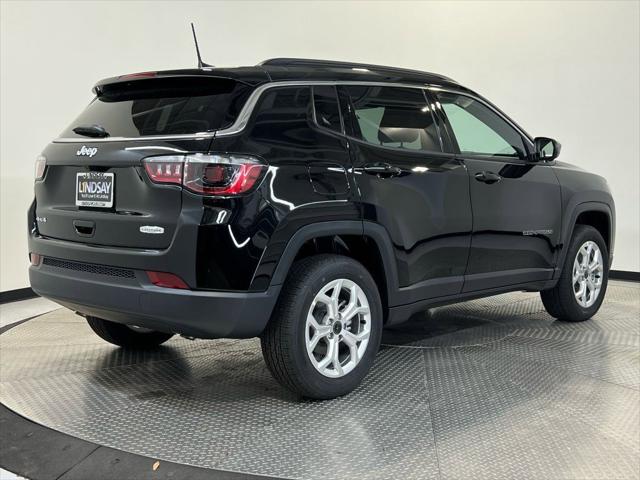 2025 Jeep Compass COMPASS LATITUDE 4X4
