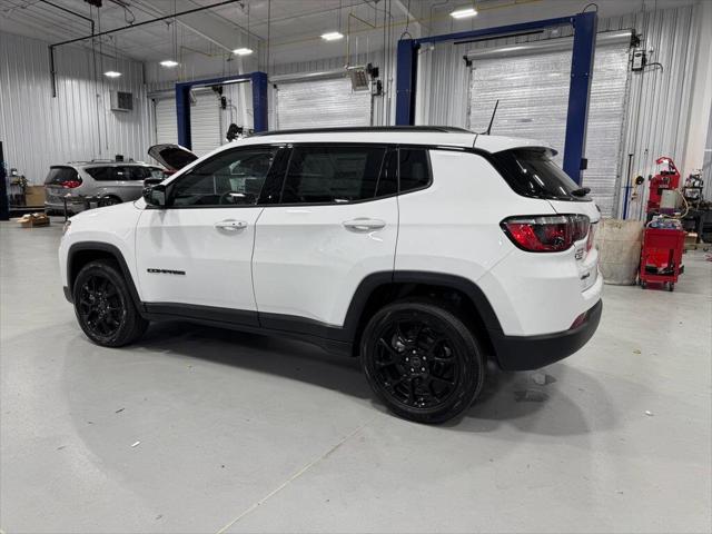 2025 Jeep Compass COMPASS LATITUDE 4X4
