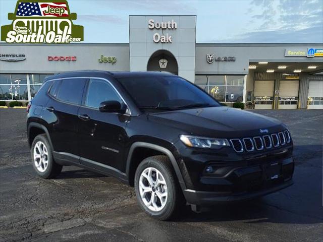 2025 Jeep Compass COMPASS LATITUDE 4X4