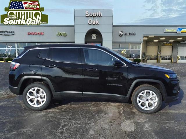 2025 Jeep Compass COMPASS LATITUDE 4X4