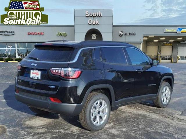 2025 Jeep Compass COMPASS LATITUDE 4X4