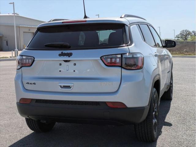 2025 Jeep Compass COMPASS LATITUDE 4X4