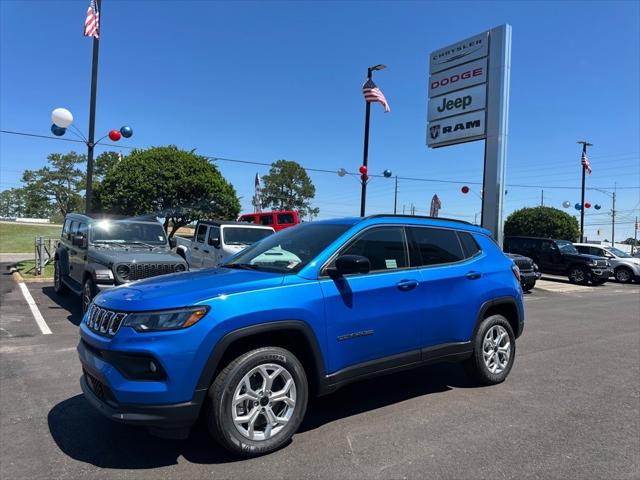2025 Jeep Compass COMPASS LATITUDE 4X4