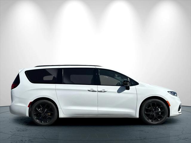 2025 Chrysler Pacifica PACIFICA LIMITED