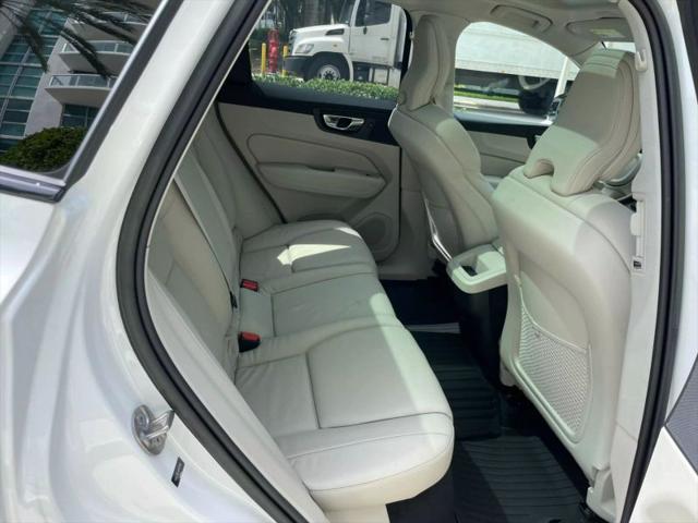 2023 Volvo XC60 B5 Plus Dark Theme