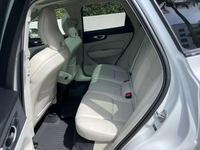 2023 Volvo XC60 B5 Plus Dark Theme