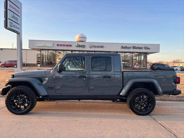 2025 Jeep Gladiator GLADIATOR NIGHTHAWK 4X4