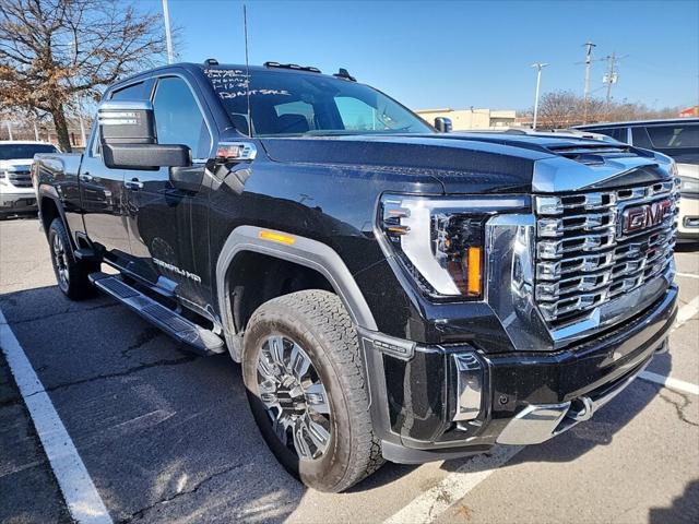 2024 GMC Sierra 2500HD 4WD Crew Cab Standard Bed Denali