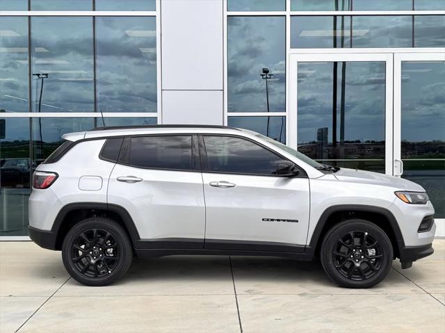 2025 Jeep Compass COMPASS LATITUDE 4X4