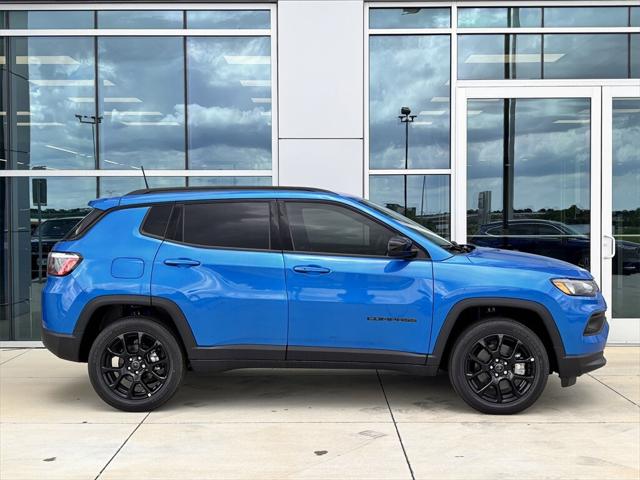 2025 Jeep Compass COMPASS LATITUDE 4X4