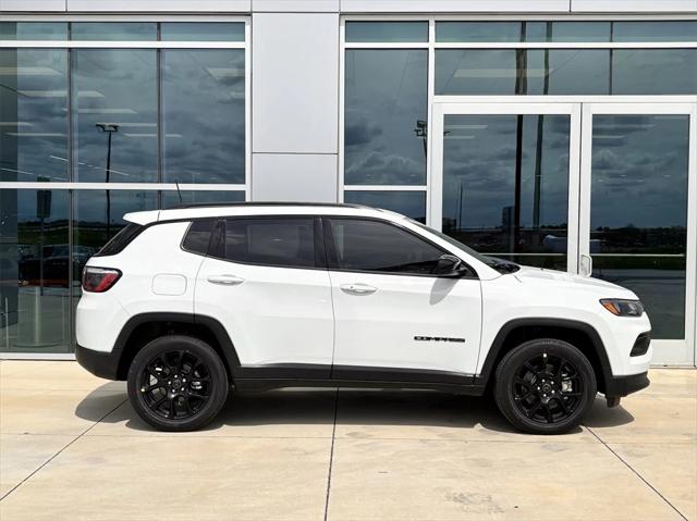 2025 Jeep Compass COMPASS LATITUDE 4X4