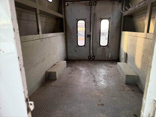 1999 Ford E-450 Comm. Cutaway E 350 SD 2dr Commercial/Cutaway/