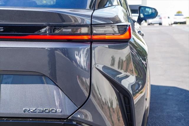 2025 Lexus 300 Premium