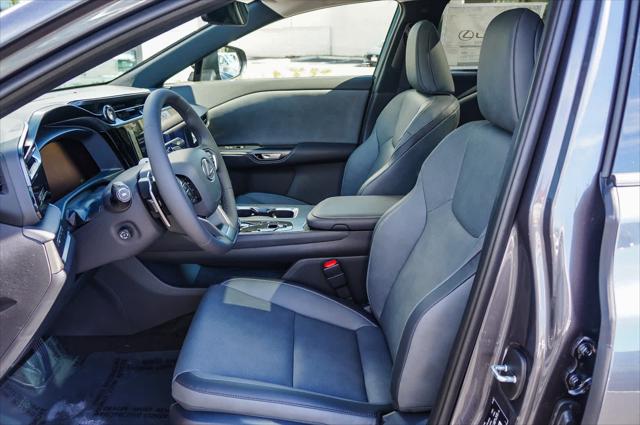 2025 Lexus 300 Premium
