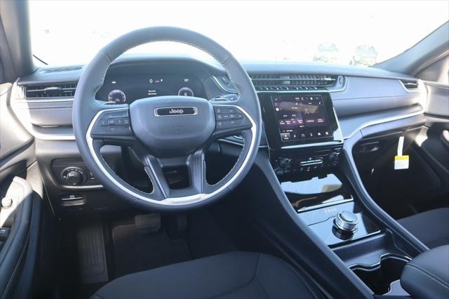 2025 Jeep Grand Cherokee GRAND CHEROKEE L LAREDO X 4X4