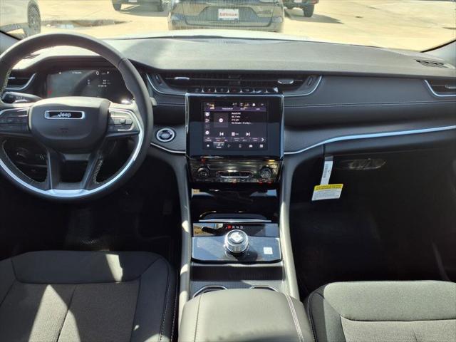 2025 Jeep Grand Cherokee GRAND CHEROKEE LAREDO X 4X2