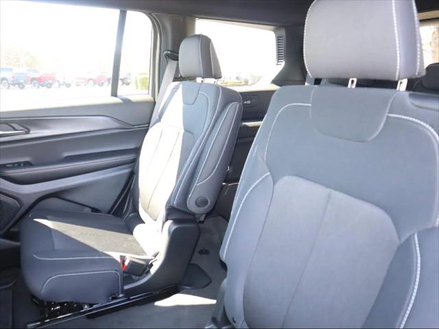 2025 Jeep Grand Cherokee Laredo 4x4