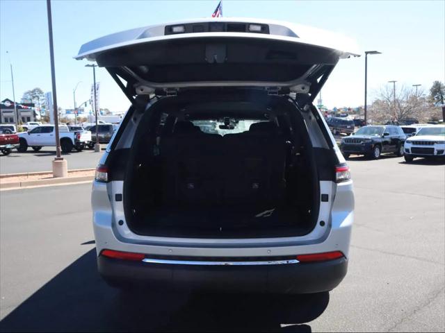 2025 Jeep Grand Cherokee Laredo 4x4