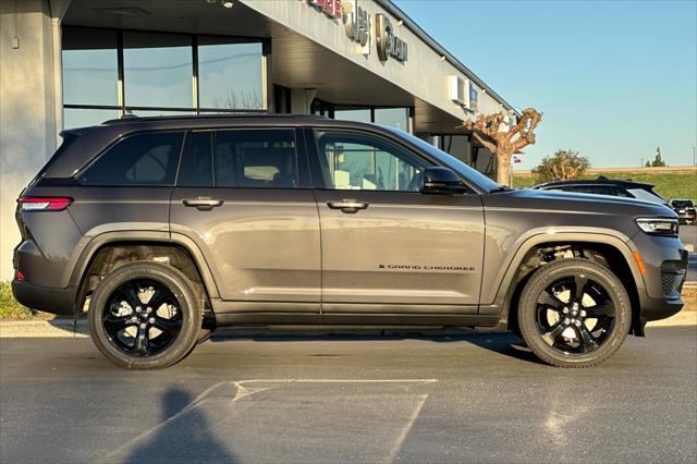 2025 Jeep Grand Cherokee GRAND CHEROKEE ALTITUDE 4X4
