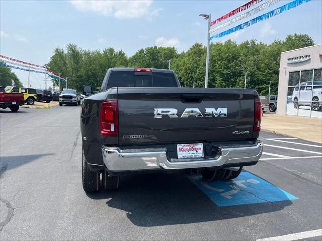 2025 RAM Ram 3500 RAM 3500 BIG HORN CREW CAB 4X4 8 BOX