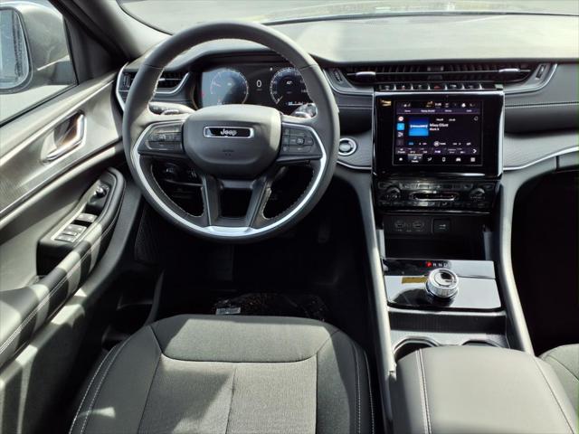2025 Jeep Grand Cherokee GRAND CHEROKEE L LAREDO 4X4