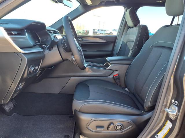 2025 Jeep Grand Cherokee GRAND CHEROKEE LAREDO X 4X2