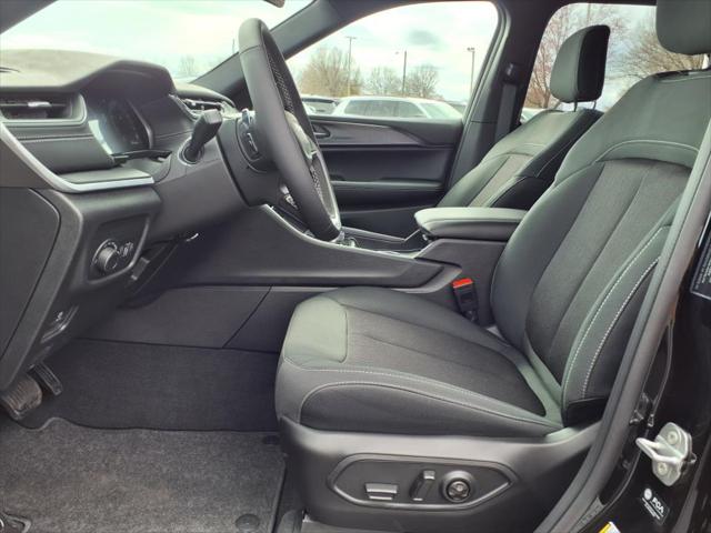 2025 Jeep Grand Cherokee GRAND CHEROKEE L LAREDO X 4X4