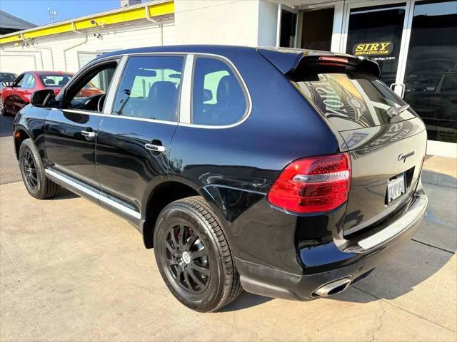2010 Porsche Cayenne Standard