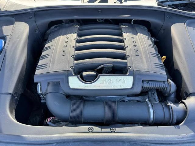 2010 Porsche Cayenne Standard