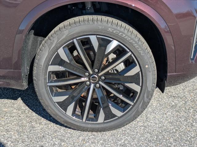 2025 Volvo XC90 B6 Core