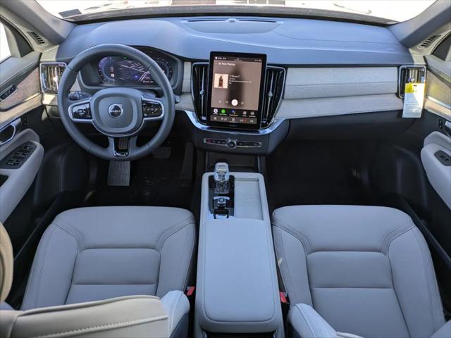 2025 Volvo XC90 B6 Core