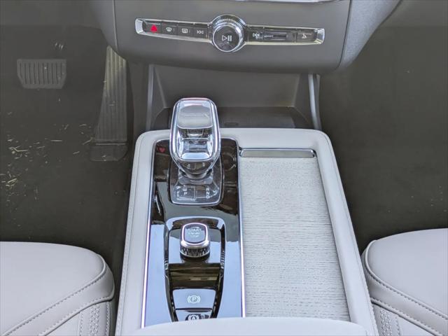 2025 Volvo XC90 B6 Core
