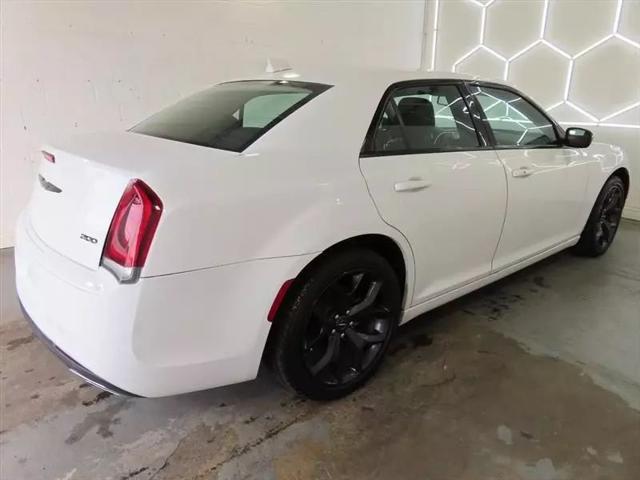2022 Chrysler 300 Touring