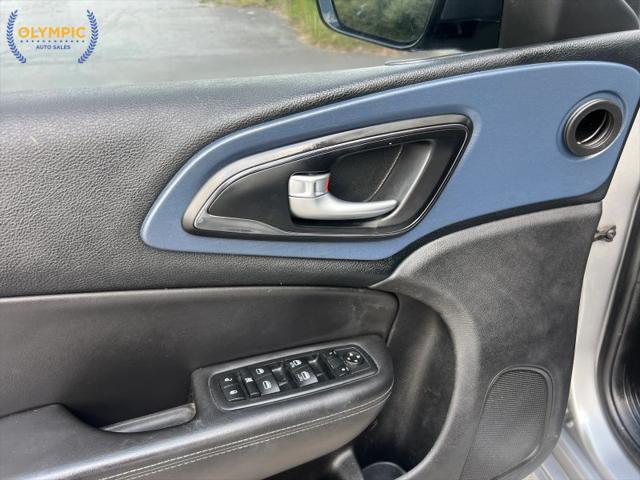 2016 Chrysler 200 S
