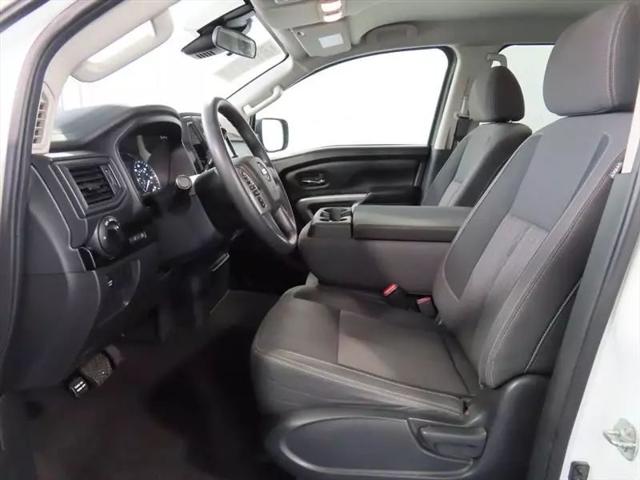 2022 Nissan Titan Crew Cab SV 4x2