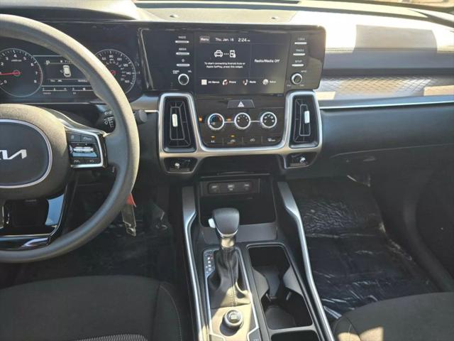 2023 Kia Sorento LX