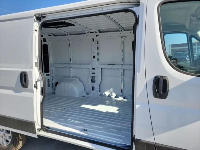 2025 Ram ProMaster Cargo Van SLT Low Roof 136" WB