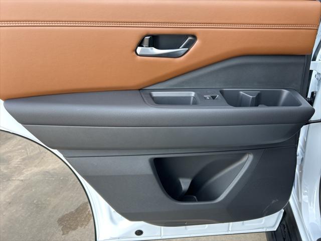 2025 Nissan Pathfinder Platinum FWD