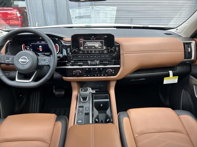 2025 Nissan Pathfinder Platinum FWD