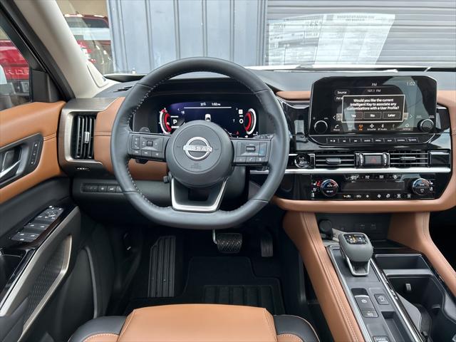 2025 Nissan Pathfinder Platinum FWD